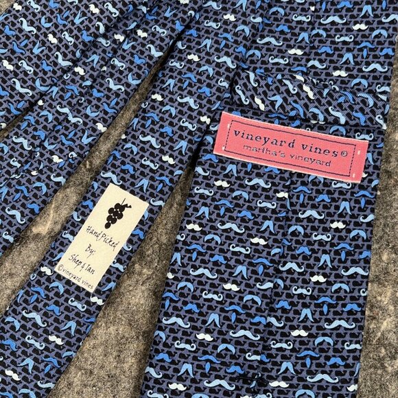Vineyard Vines Mens Tie Blue Moustaches & Whales MOVEMBER ~61" x 3 1/2" - Picture 5 of 8